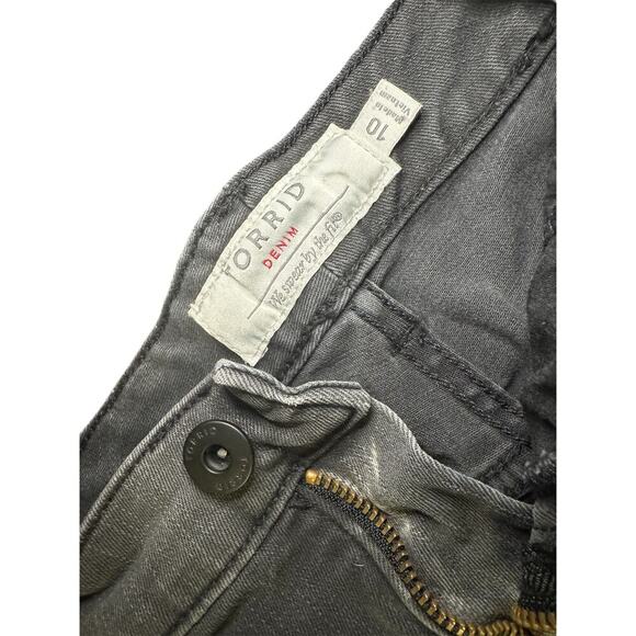 Torrid Black Distressed Floral Raw Hem Denim Shorts Women Size 10 - Picture 3 of 4